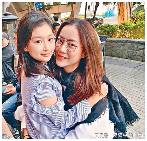 陪伴了谢霆锋23年的女人,48岁仍单身,女儿生父至今是迷