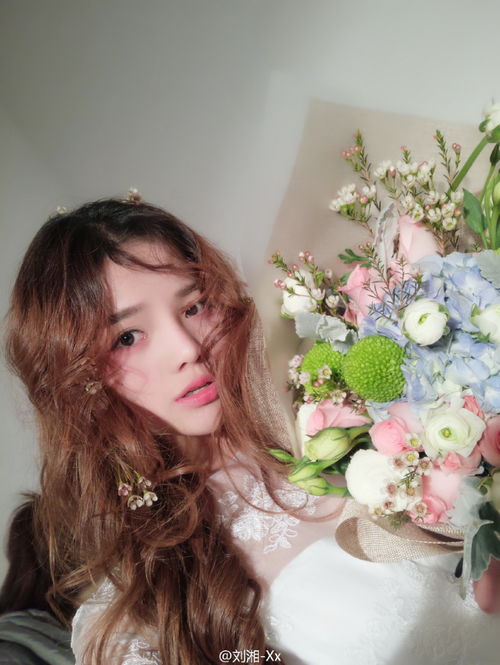 校花晒清纯唯美写真捧花变童话森林少女