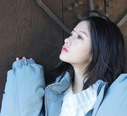 qq头像可爱萌女生侧脸长发