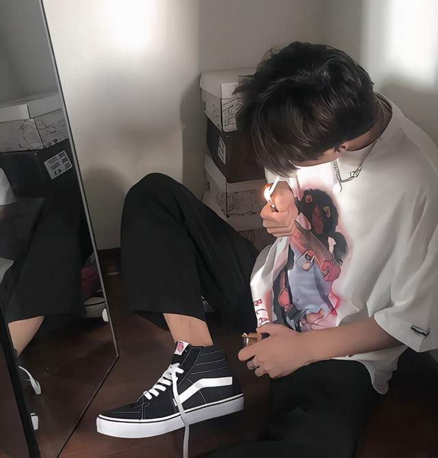 超酷不露脸的真人男生头像