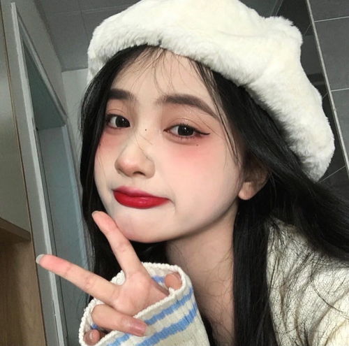 超可的戴帽子女生头像