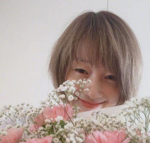 马伊琍晒自拍,素颜白皙p成少女,现实生活中就是个大妈