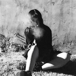 女生伤感颓废黑白头像2018精选我把时间倒转爱上你的记忆