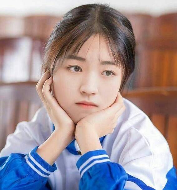 王凯莉校园照清纯可人王校花