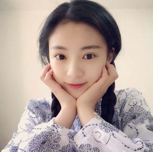 女生20多岁头像高清其中一位