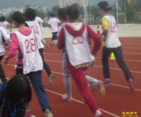 就让汗水洒在跑道上高二女子长跑