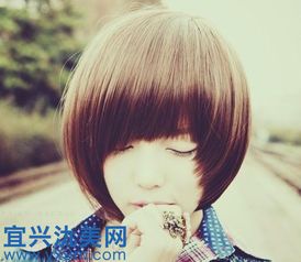 脸瘦剪什么短发好看我是高中女生脸比较瘦现在长直发快到腰了想剪短发什么样的短发适合