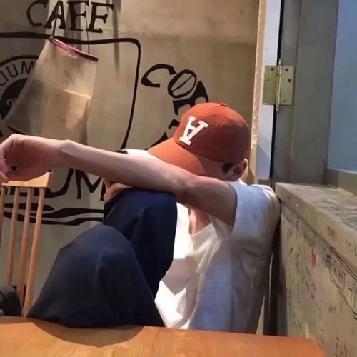 男生头像张嘴却吐不出半颗星辰