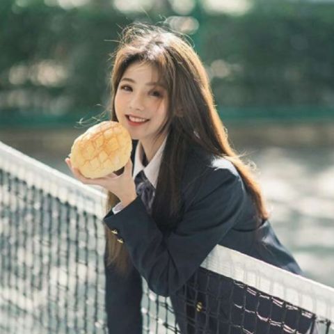 网易云热评大学闺蜜悄悄把她男友带到宿舍,我假装睡着,不一会