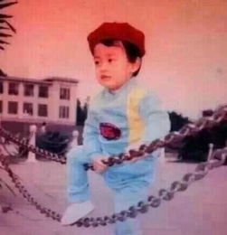 跑男童年照曝光李晨呆萌王祖蓝似小女孩