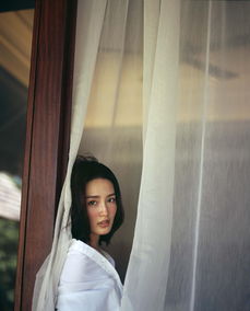 李沁夏日大片曝光晒伤妆显清新少女力