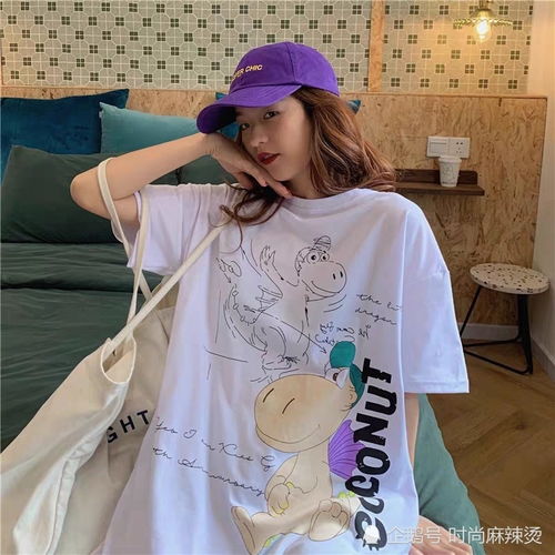 建议00后校服里面别再配衬衫啦,土看看这样穿,青春活力秒脱单