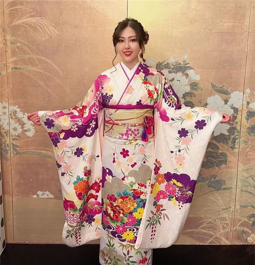 张本美和中国美女教练穿和服化浓妆戴美瞳,师徒打扮很像日本人