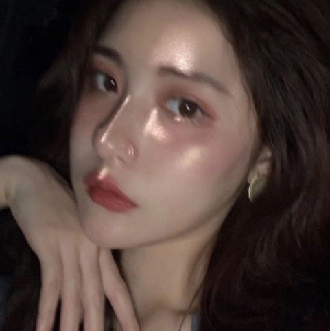 当男人想念女人到了极致,会有三种举动,你中了几个