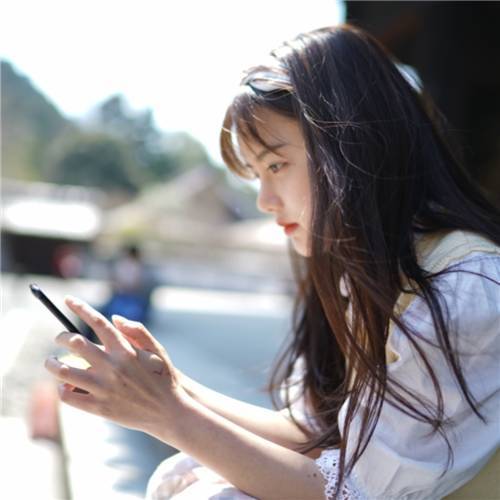 女生头像丨不想打开窗帘只是因为害怕看到那刺眼的阳光