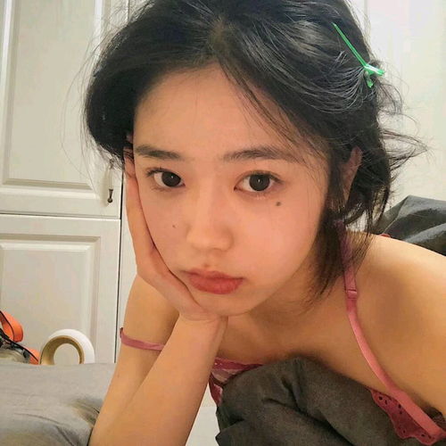 孤独是一个人的狂欢,狂欢是一群人的孤独清新粉嫩阳光女生头像