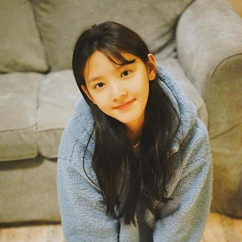 章若楠26还在演少女,而她的整体穿搭为何清新与精致可以并存