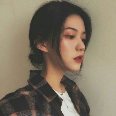 冷酷孤独伤感女头像,不是我在熬日子