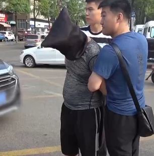 六旬老人退休结识年轻女网友,视为知己,对方却看中他的命
