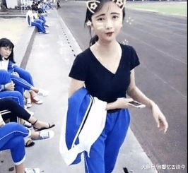 实拍00后女孩穿成这样上体育课,考虑过体育老师的感受吗