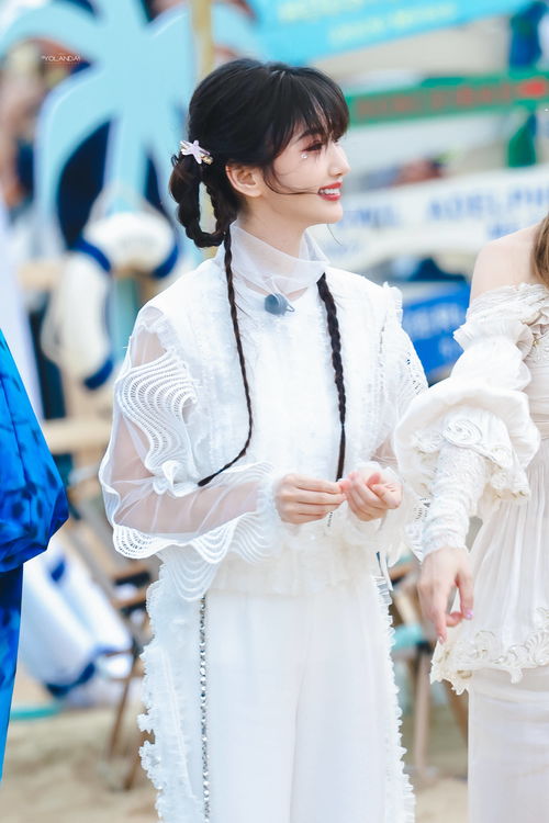 毛晓彤撑水母伞少女感满满轻灵甜美仙气飘飘