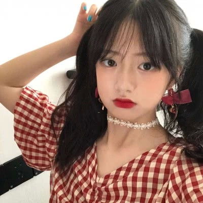 女生脸上有这3特征,别再披头散发了,扎起头发你就是校花
