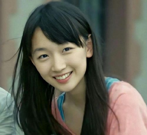 女明星们都是天生丽质吗看看17岁的周冬雨,整没整容一目了然
