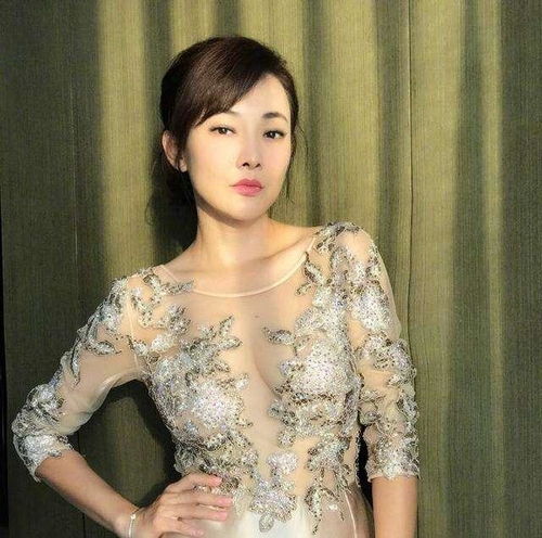 曾是运动员,后投身娱乐圈,48岁的她活得越来越有女人味