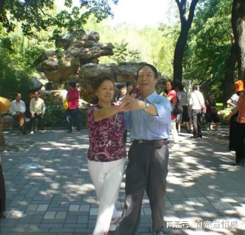 68岁老人拒绝女邻居主动投怀送抱我是老,但是没有老糊涂