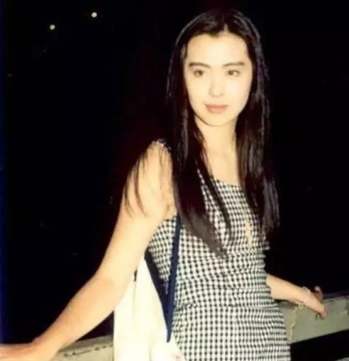 王祖贤的港风穿搭火了钟楚曦杨幂都超爱,一秒变身复古摩登女郎