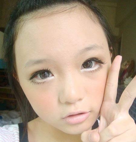 12岁女孩发帖教人化妆雷翻网友