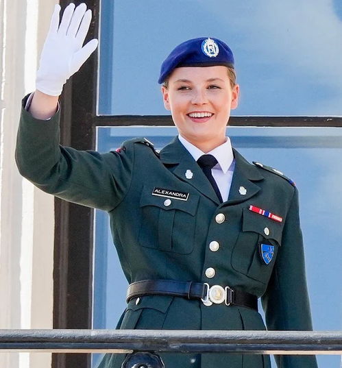 苏纳克计划强制英国人服兵役,满18岁需入伍一年,期待女儿们进部队
