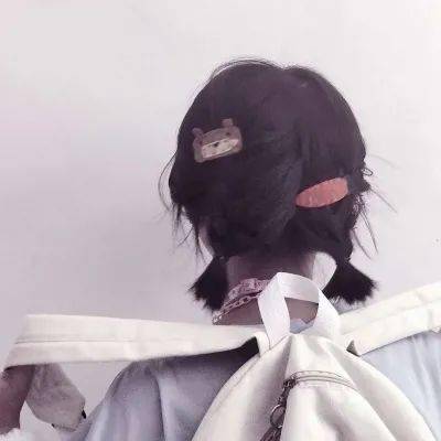 背影头像可爱短发女生头像