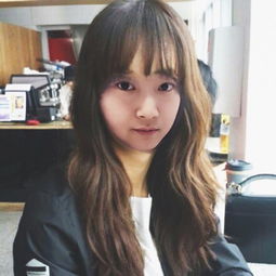 这个女生留这个发型会好看吗,拼了一张出来,她是我妹妹,让我帮忙给点建议,大家觉得呢她头发比较多比