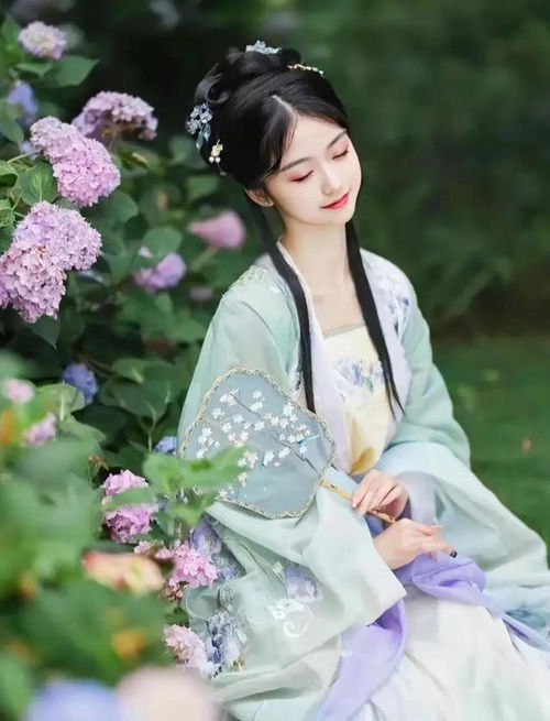 古风美女,温婉秀气,随性洒脱,极致娇媚展示东方美