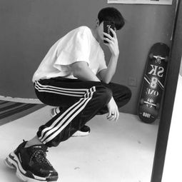 黑白男生伤感情绪大图