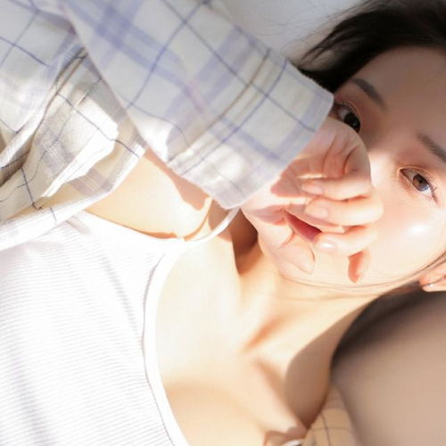 阳光少女香肩吊带迷人套图清纯美女