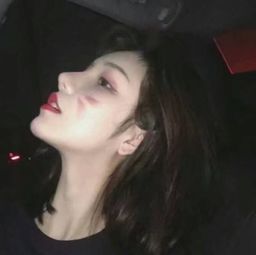 气质女生头像带着温暖的疏离感,义无反顾的做着路人或过路人