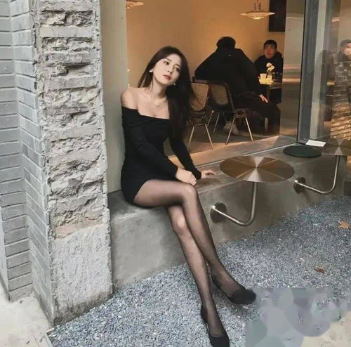 日本美女黑丝翘臀尽显,让人心动