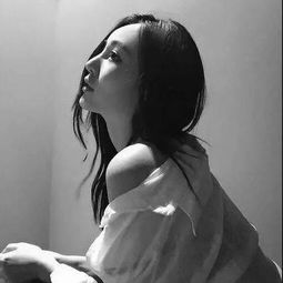 qq伤感头像黑白女生52018最新洒脱的人用多久才哭干了眼泪