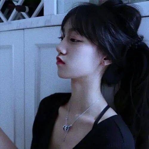 女生头像不介意孤独,比爱你舒服801