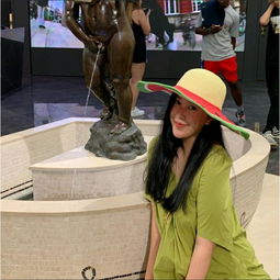 杨子17岁女儿美得过分,打扮成熟气质非凡,穿搭时尚明星范儿十足
