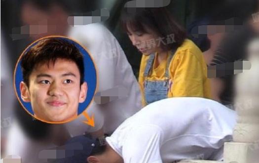 宁泽涛女友正面照疑似曝光短发素颜显成熟,一同回到公寓过夜
