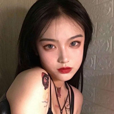 高冷露肩女头爱来的多自然