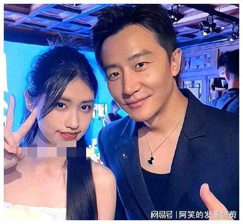 徐帆带女儿出席晚宴,18岁徐朵穿吊带裙太惊艳