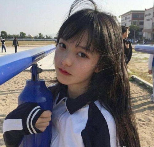 初中女生头像可爱粉色大衣