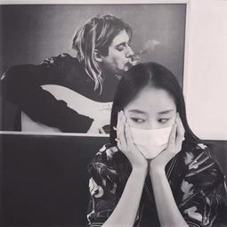 黑白女生头像