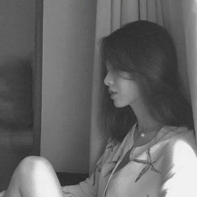 女生头像黑白
