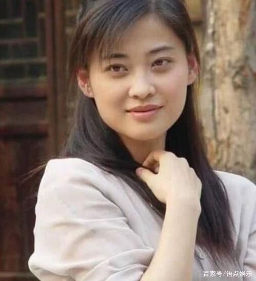 1994年春晚,给朱时茂充当道具的女孩,如今成了一线大明星
