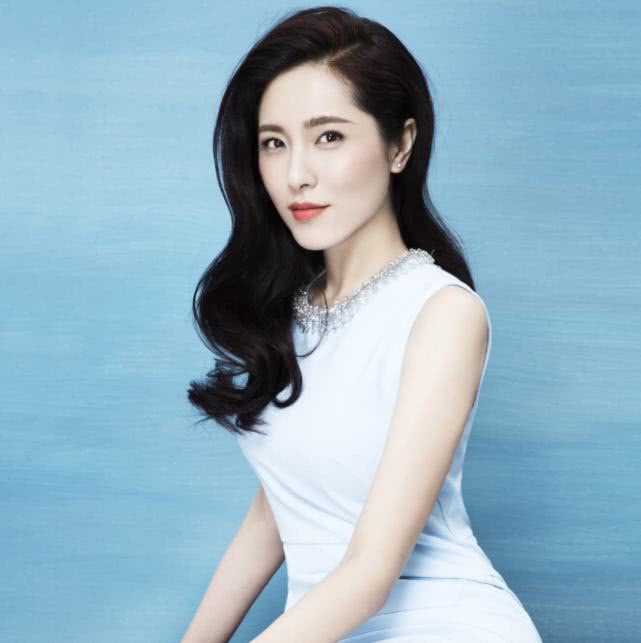 她曾是最美女鬼,圈粉无数,三任男友全是影帝,如今43岁却单身